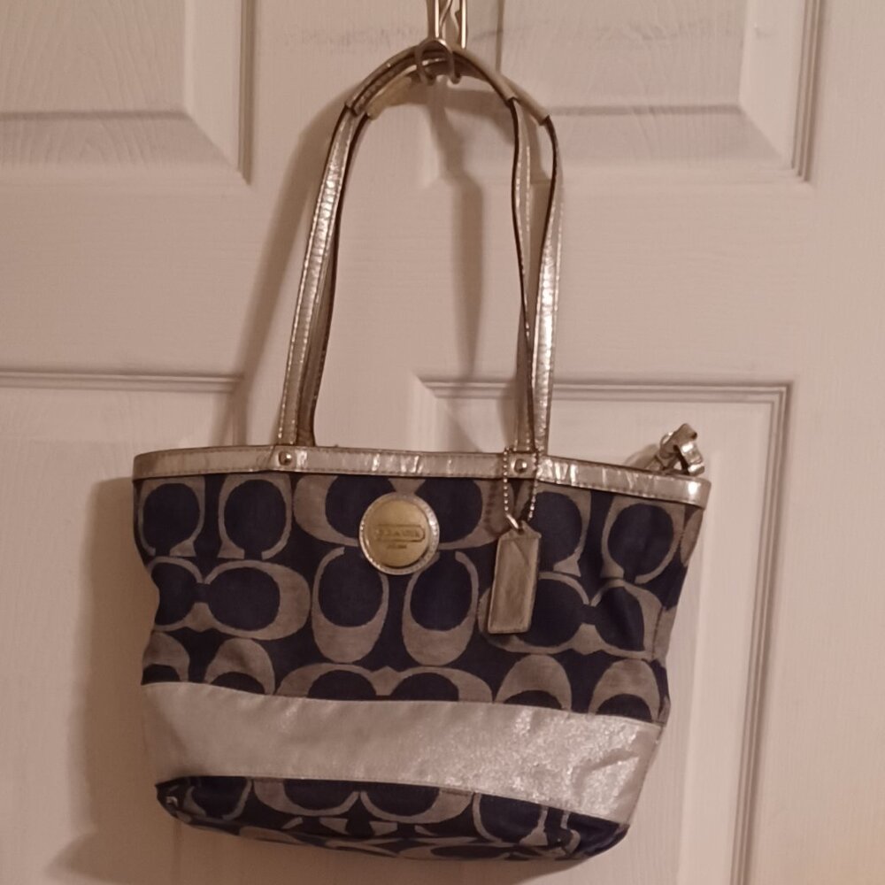 COACH TOTE Silver and Grey colors. Like NEW